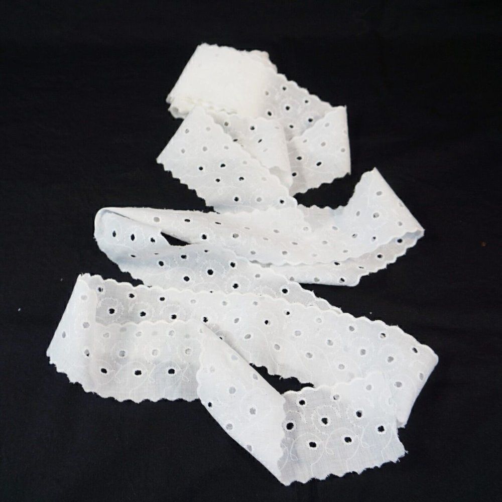 Vintage Eyelet Lace Trim Embroidered White Scalloped Edge 5.5 Yards 2.5" Wide